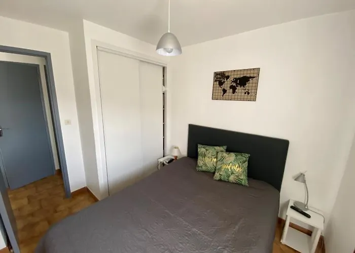 6 Personnes Avec Loggia Dans Avec Parking - Fr-1-837-61 *